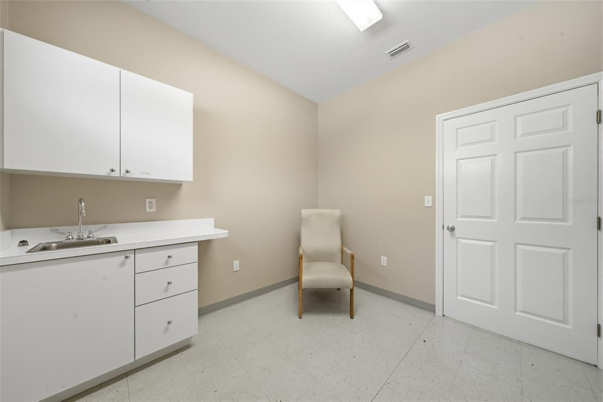 401 INTERLAKE BOULEVARD — photo 20 of 90