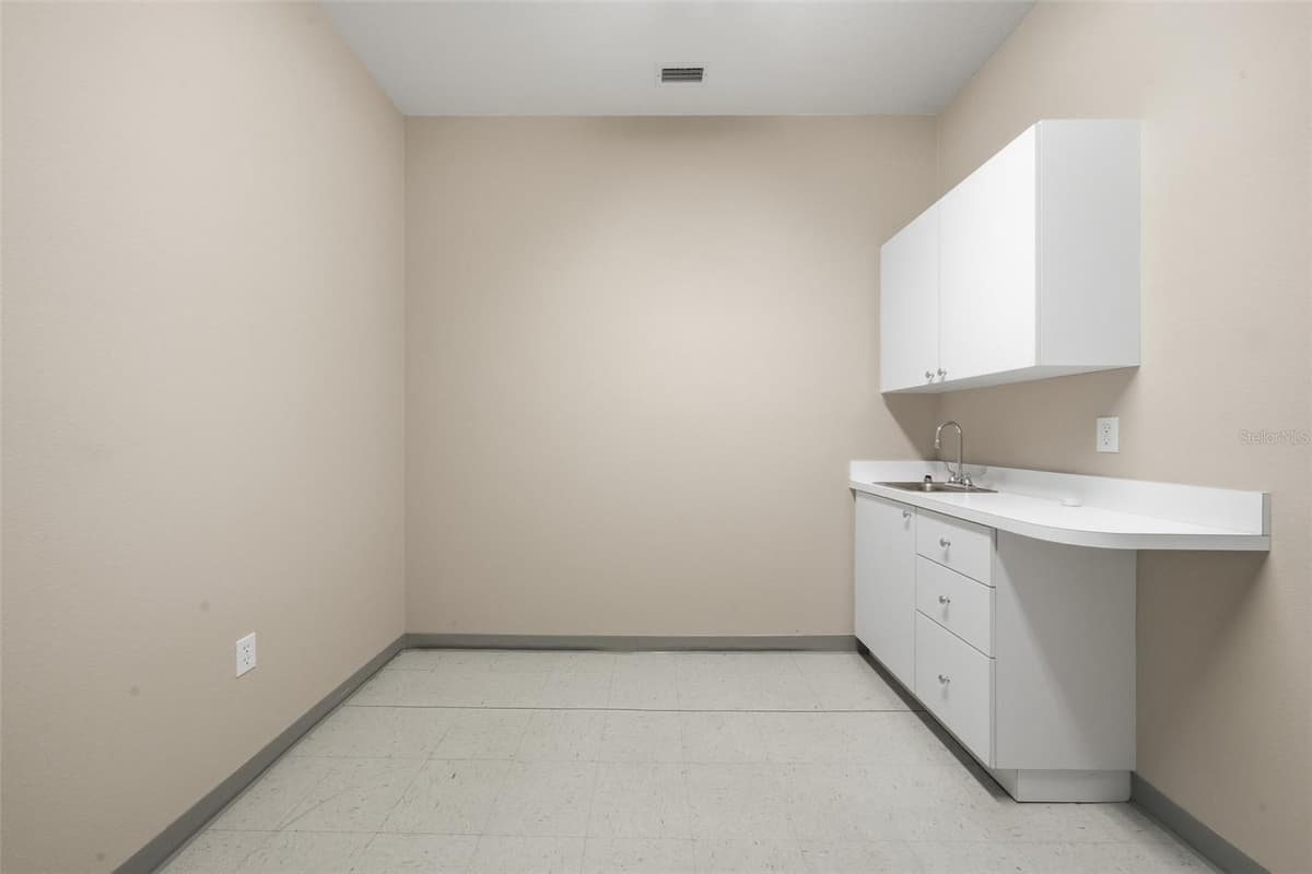 401 INTERLAKE BOULEVARD — photo 26 of 90