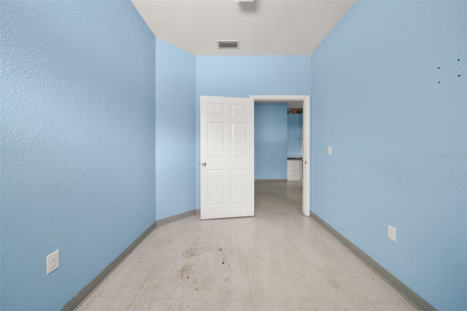 401 INTERLAKE BOULEVARD — photo 62 of 90