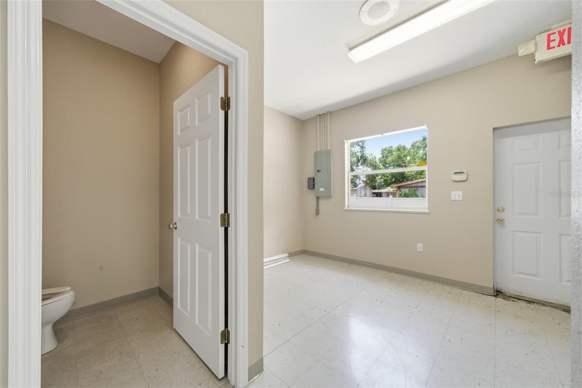 401 INTERLAKE BOULEVARD — photo 16 of 90