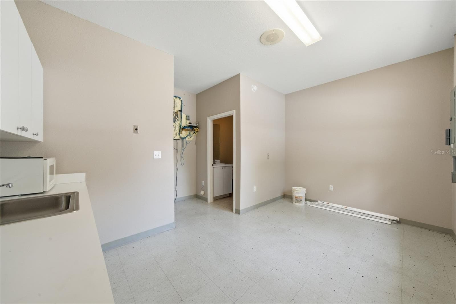 401 INTERLAKE BOULEVARD — photo 18 of 90