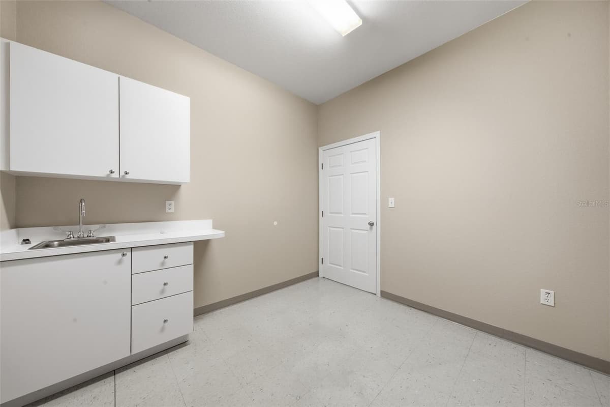 401 INTERLAKE BOULEVARD — photo 27 of 90