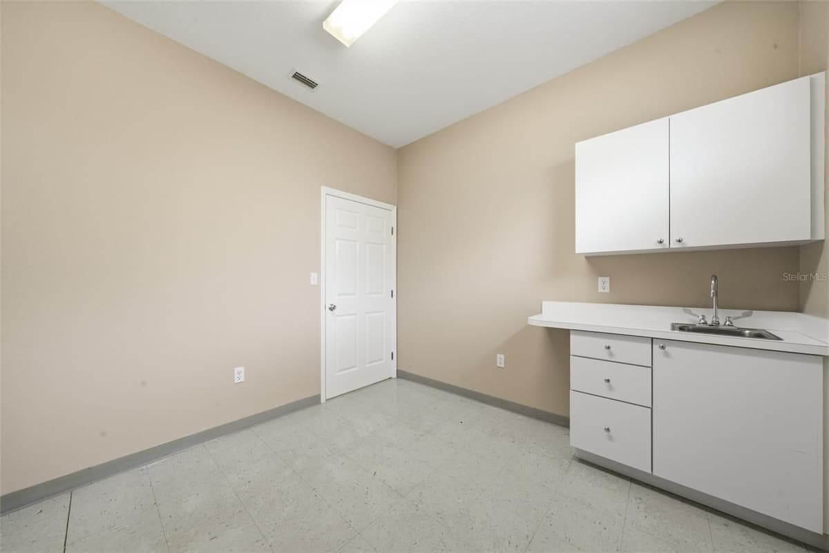 401 INTERLAKE BOULEVARD — photo 38 of 90
