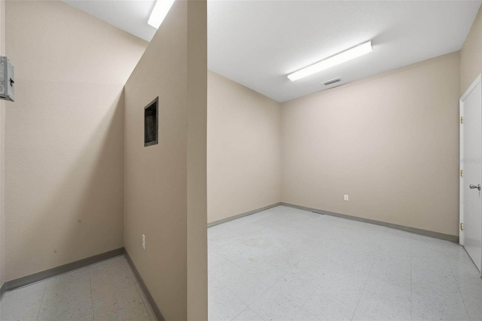 401 INTERLAKE BOULEVARD — photo 33 of 90