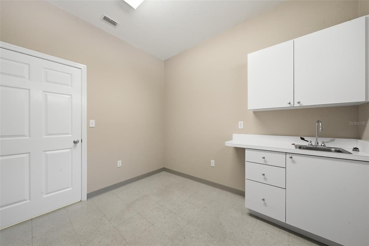 401 INTERLAKE BOULEVARD — photo 30 of 90