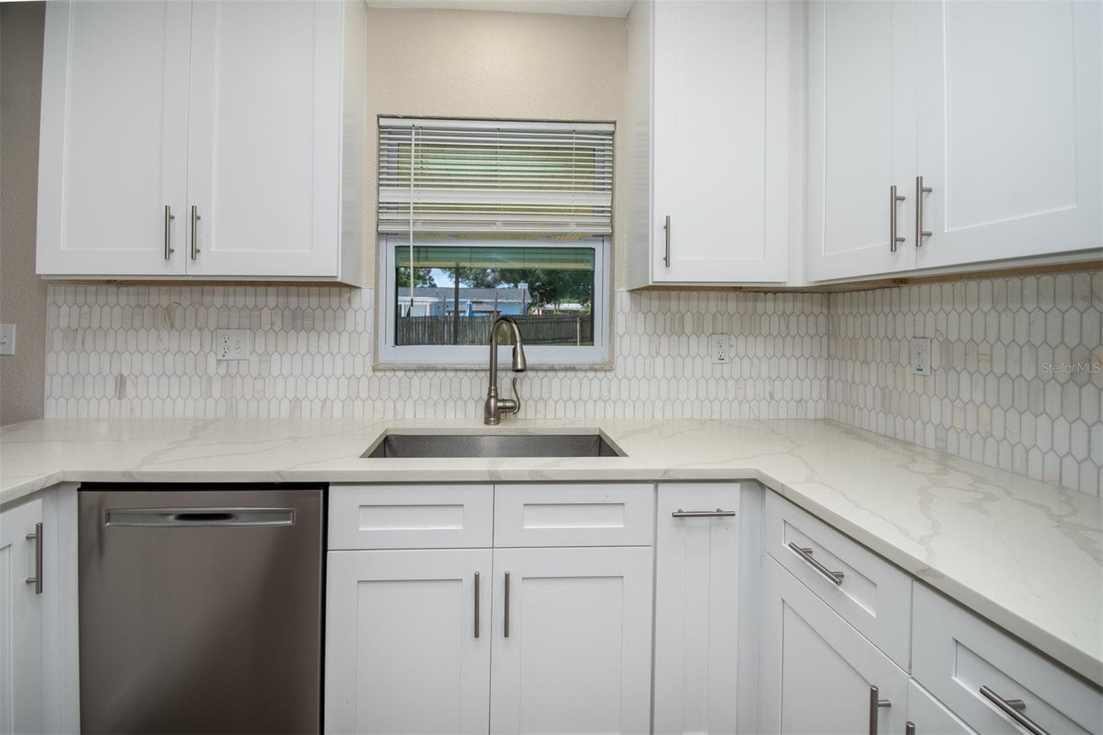 1531 VALENCIA STREET — photo 4 of 25
