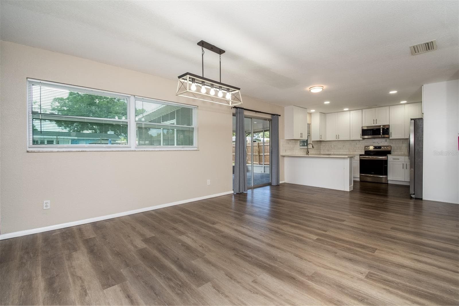 1531 VALENCIA STREET — photo 7 of 25