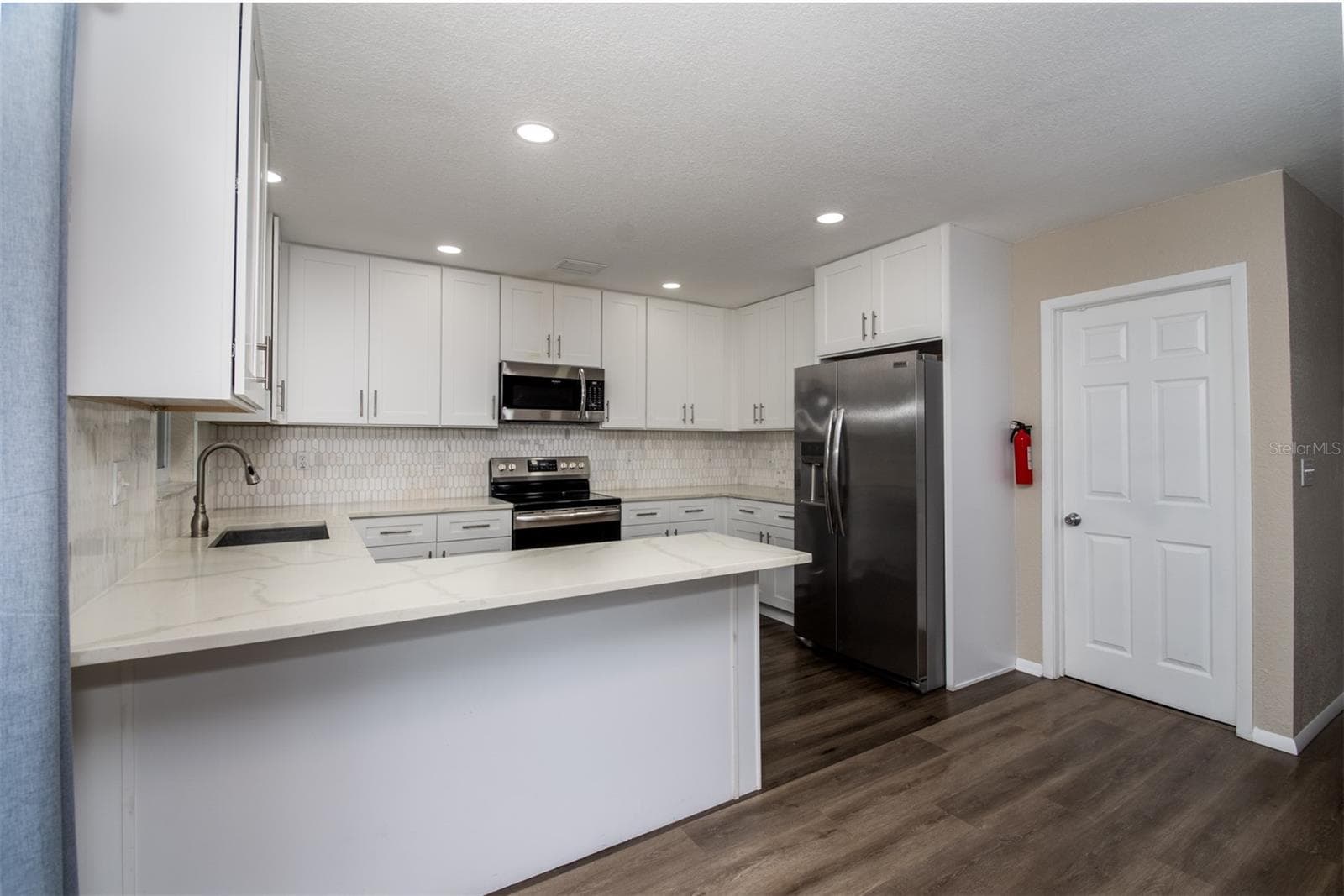 1531 VALENCIA STREET — photo 3 of 25
