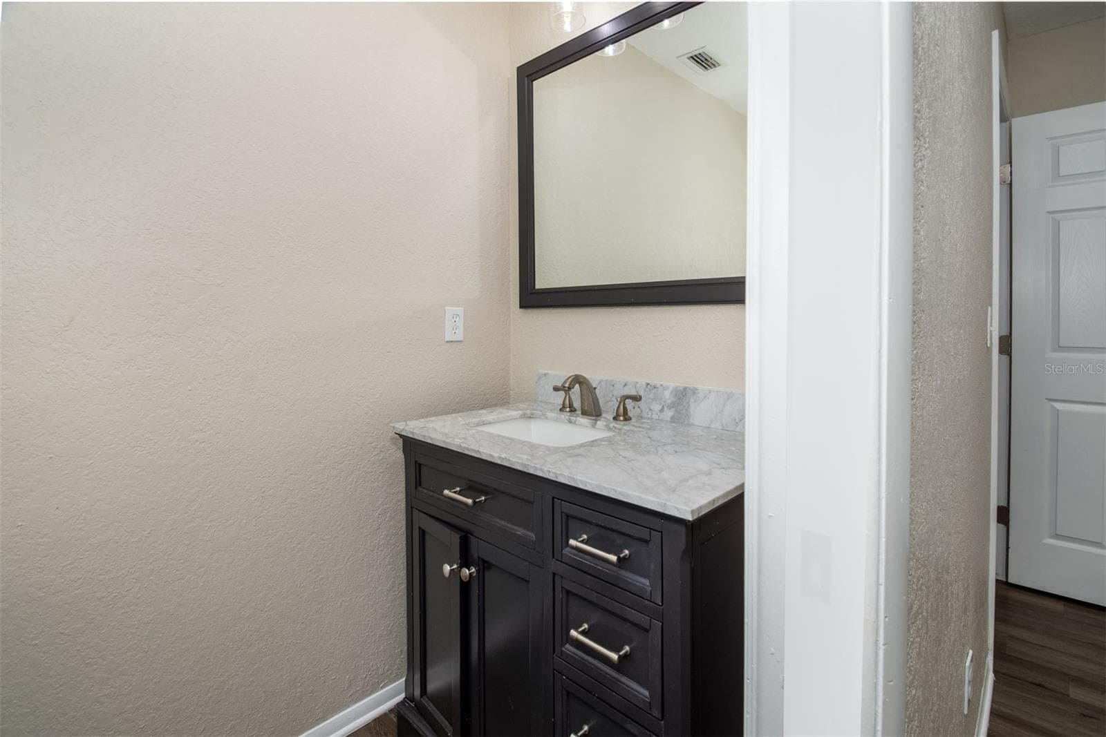 1531 VALENCIA STREET — photo 17 of 25