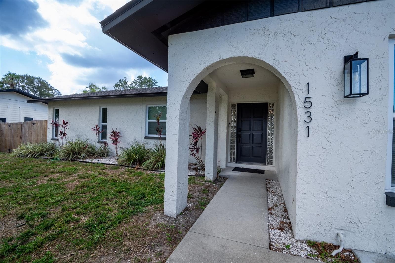 1531 VALENCIA STREET — photo 1 of 25