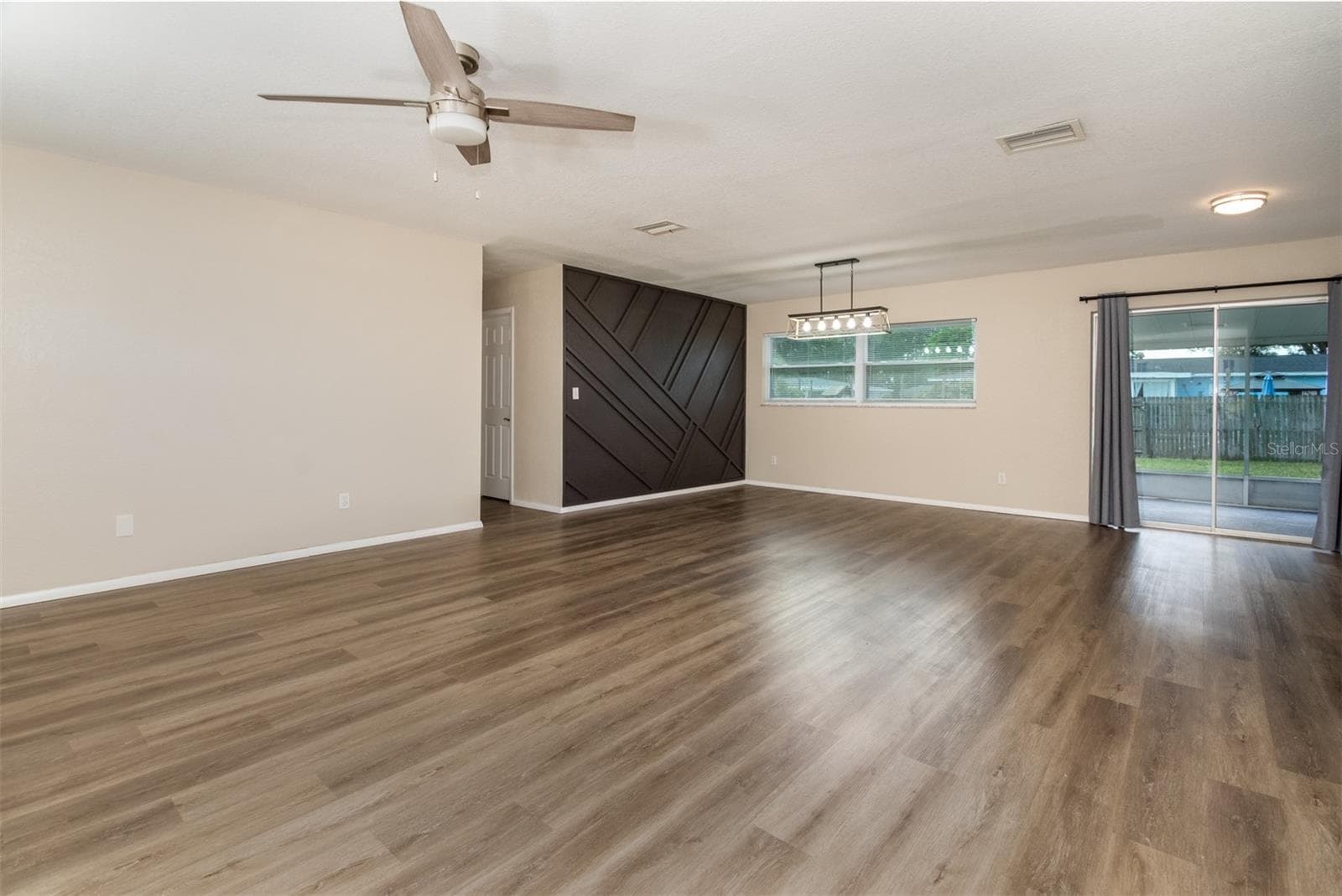1531 VALENCIA STREET — photo 5 of 25