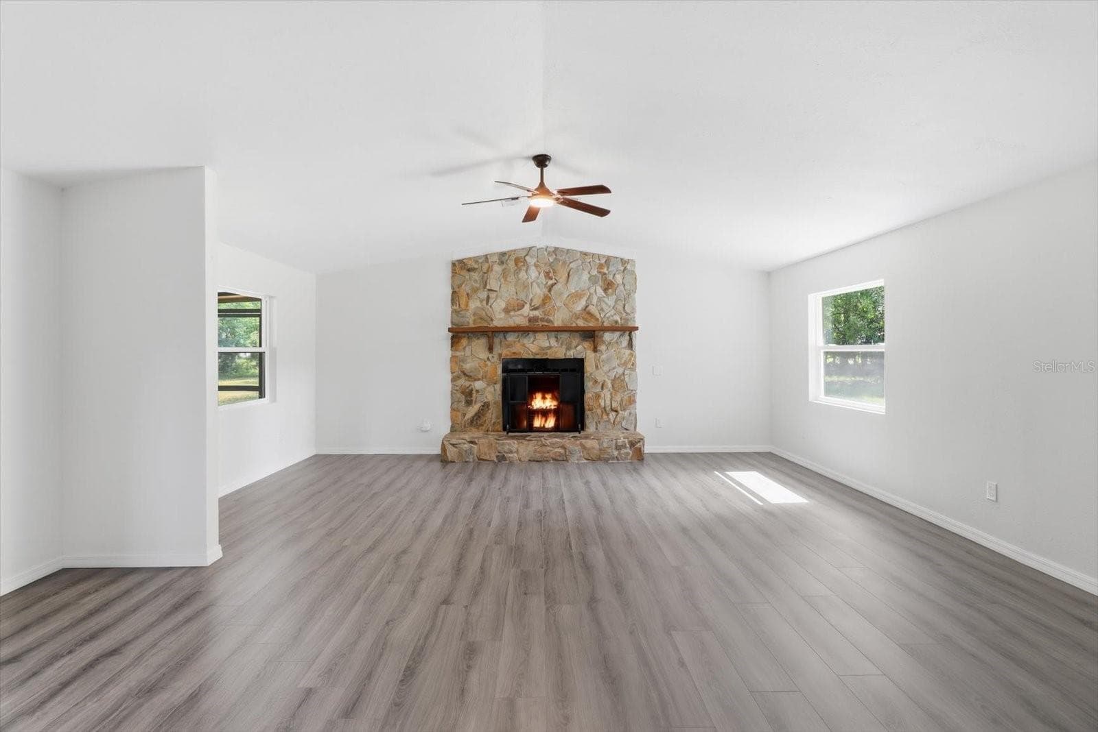 6049 GREEN ACRES STREET — photo 15 of 40