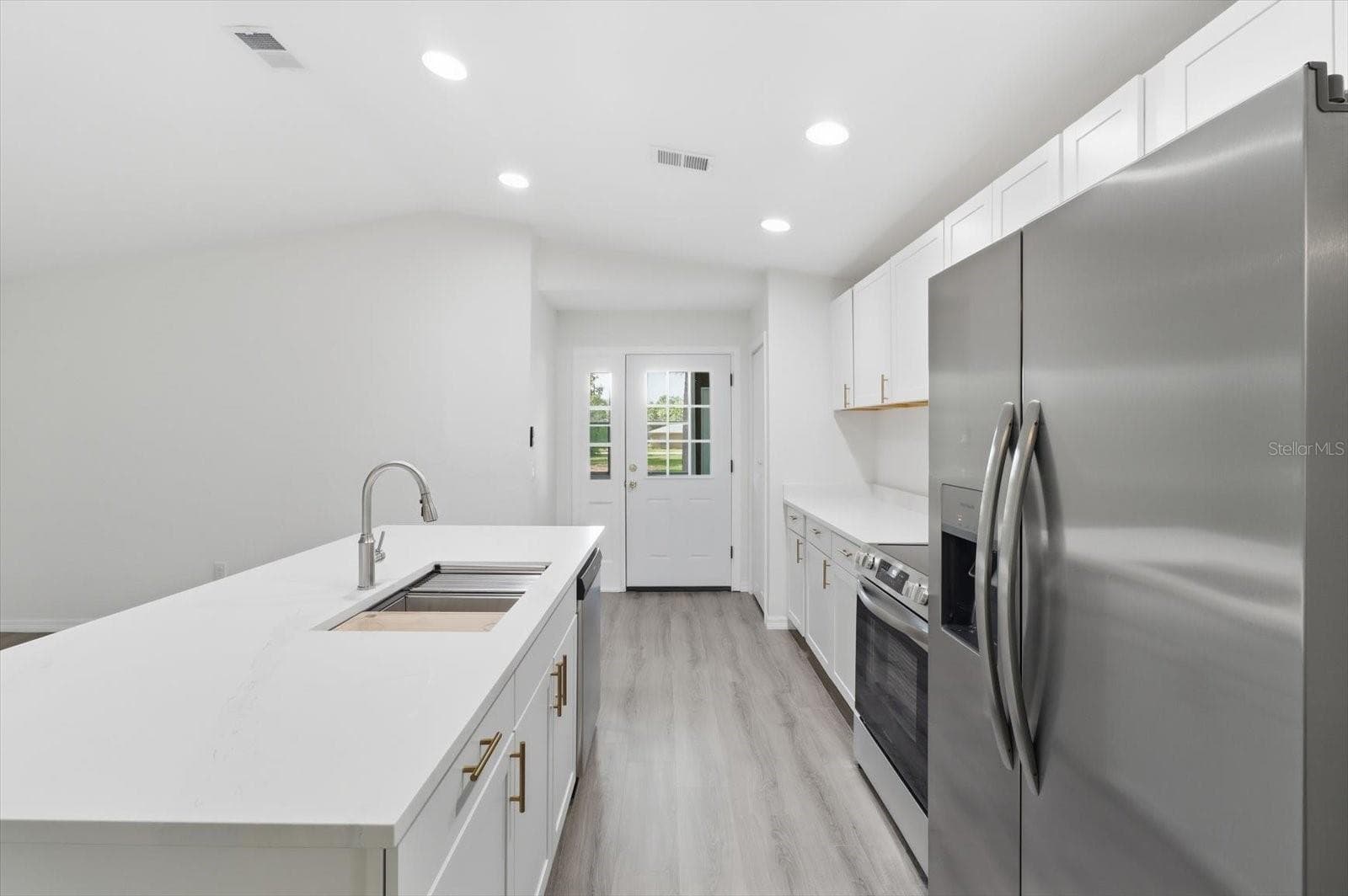 6049 GREEN ACRES STREET — photo 6 of 40