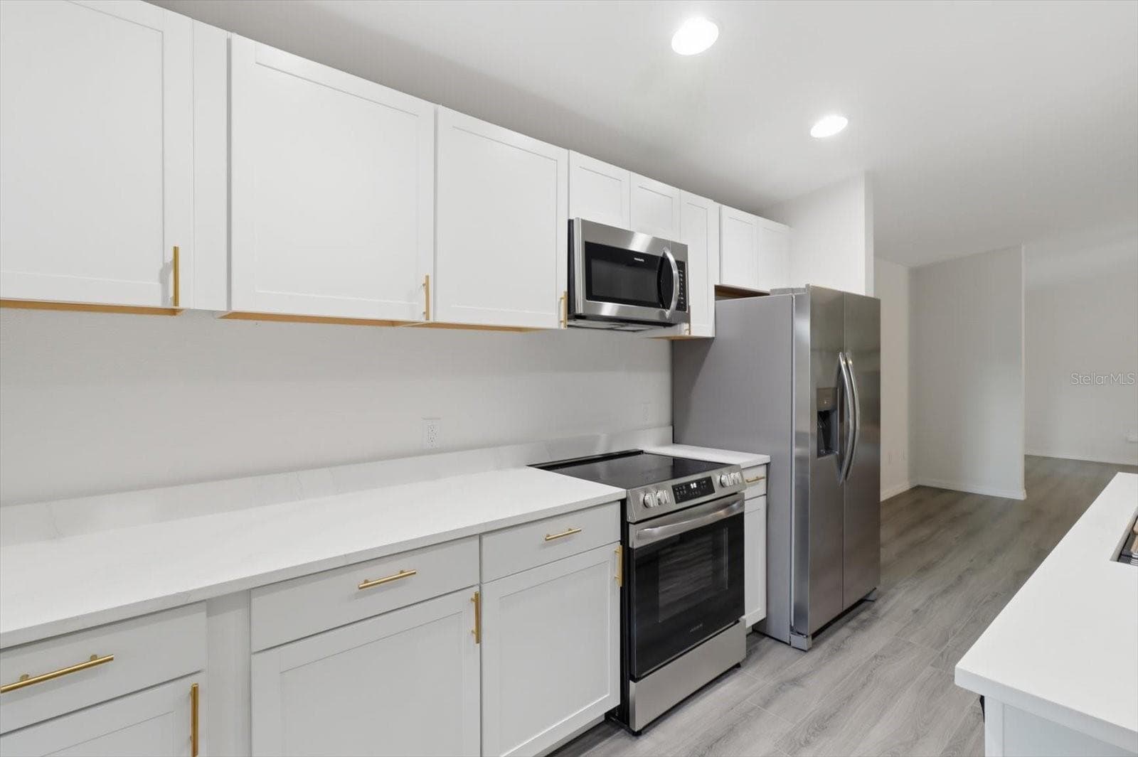 6049 GREEN ACRES STREET — photo 13 of 40