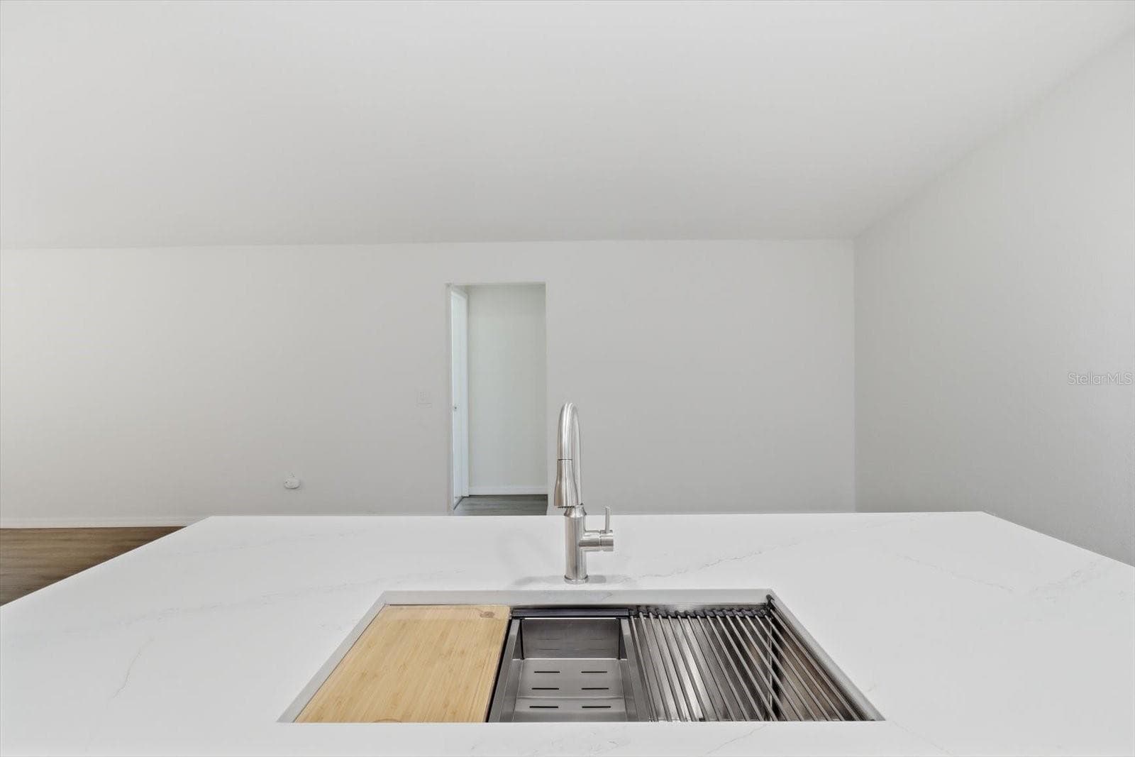 6049 GREEN ACRES STREET — photo 11 of 40