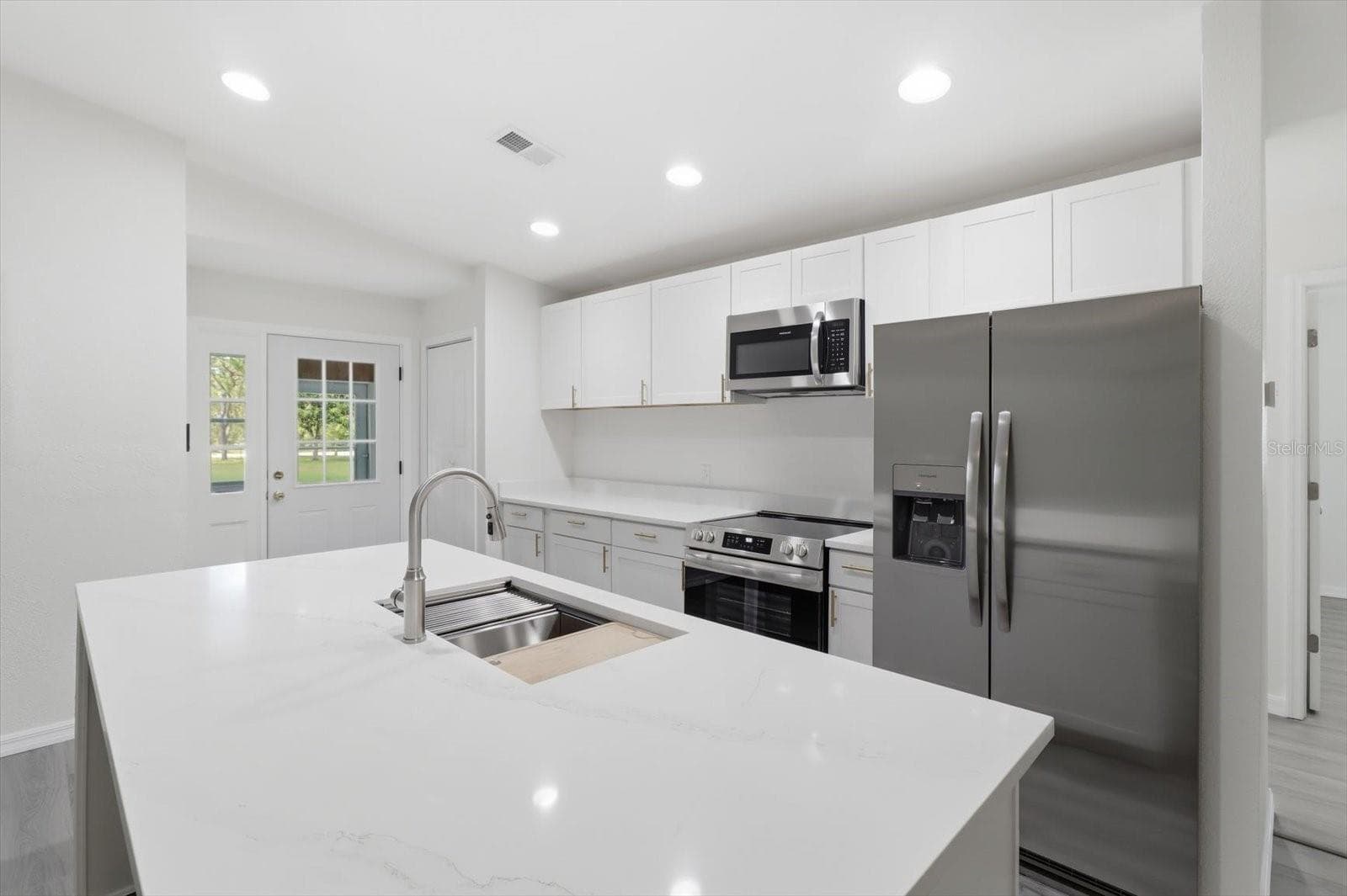 6049 GREEN ACRES STREET — photo 8 of 40