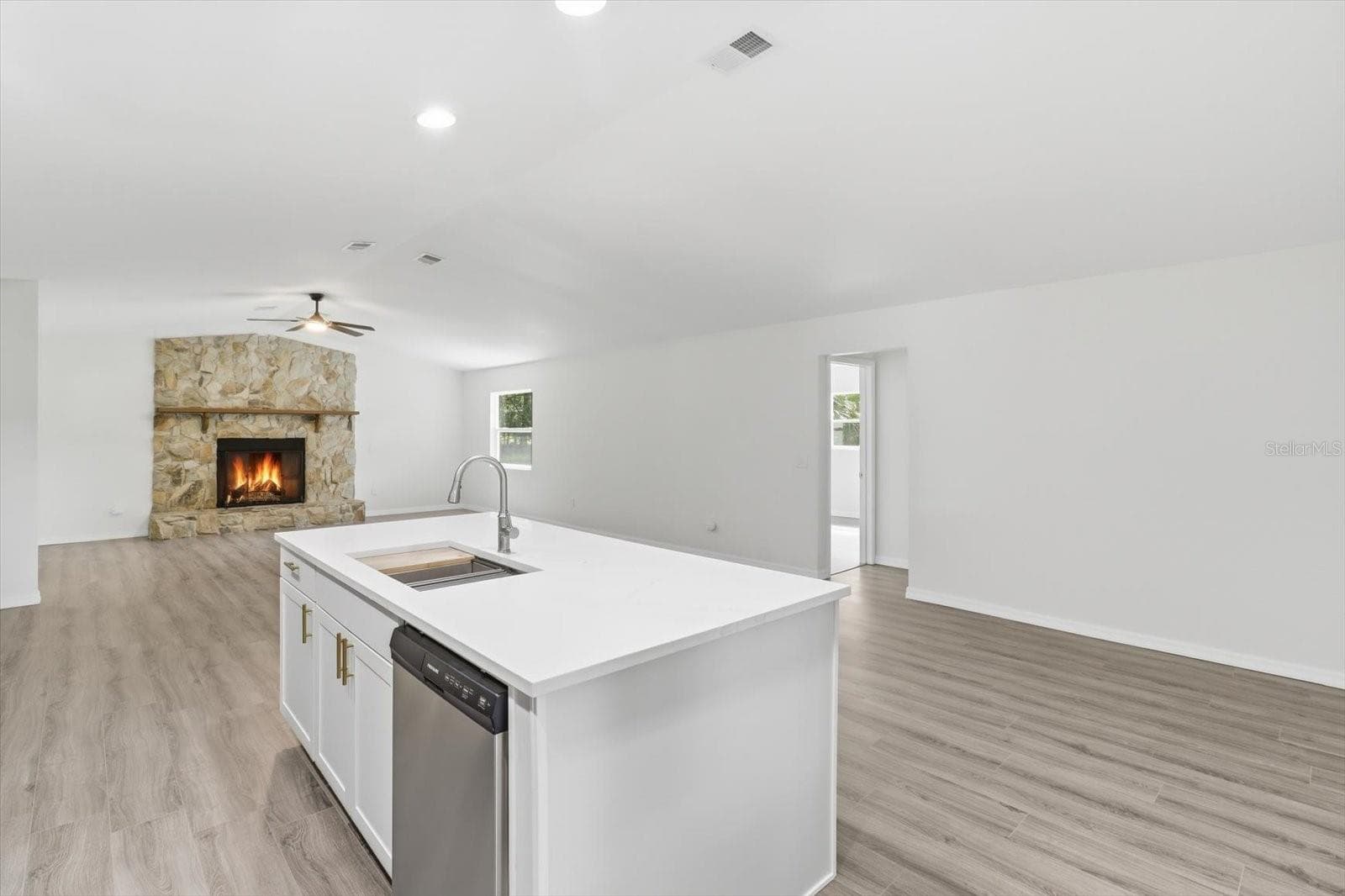 6049 GREEN ACRES STREET — photo 14 of 40