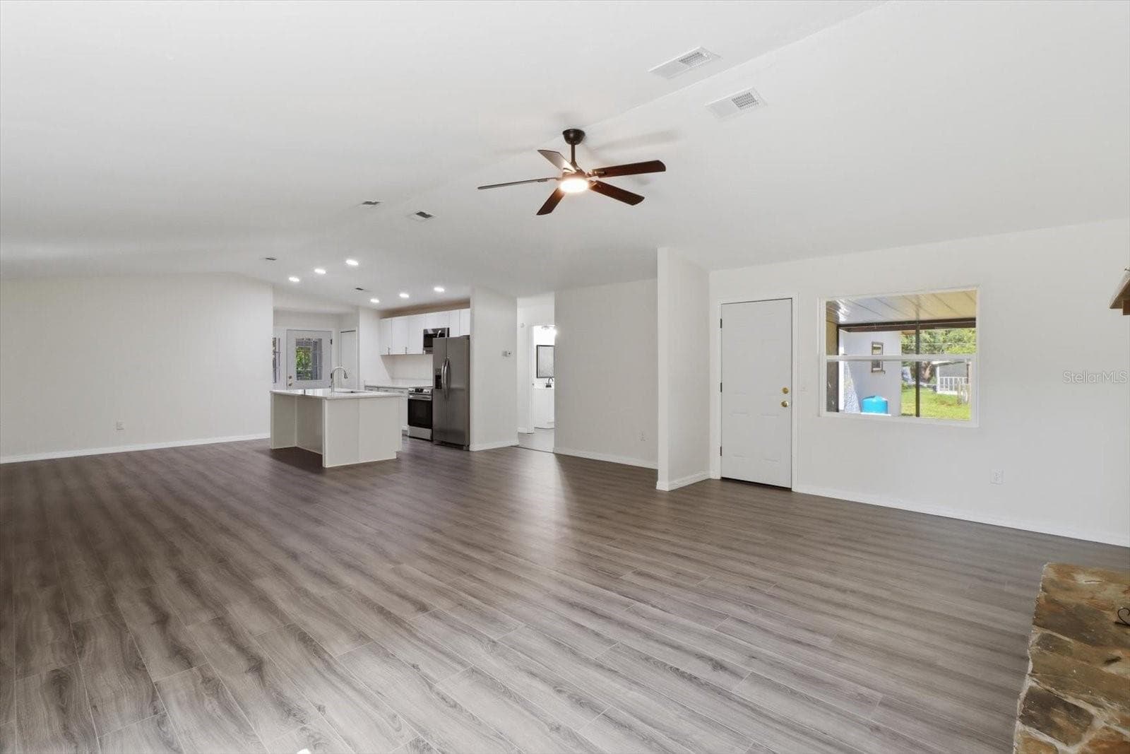 6049 GREEN ACRES STREET — photo 16 of 40