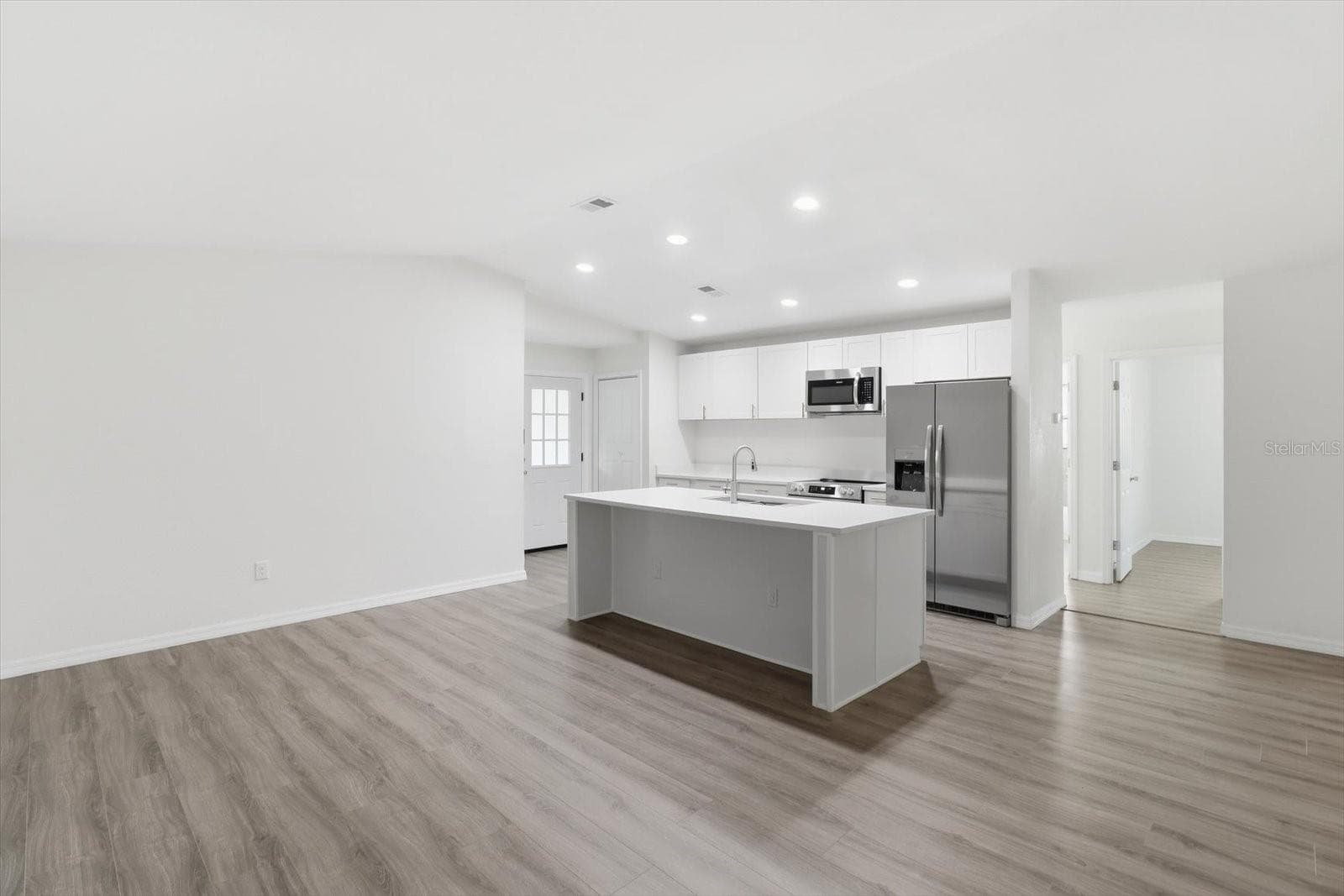 6049 GREEN ACRES STREET — photo 9 of 40