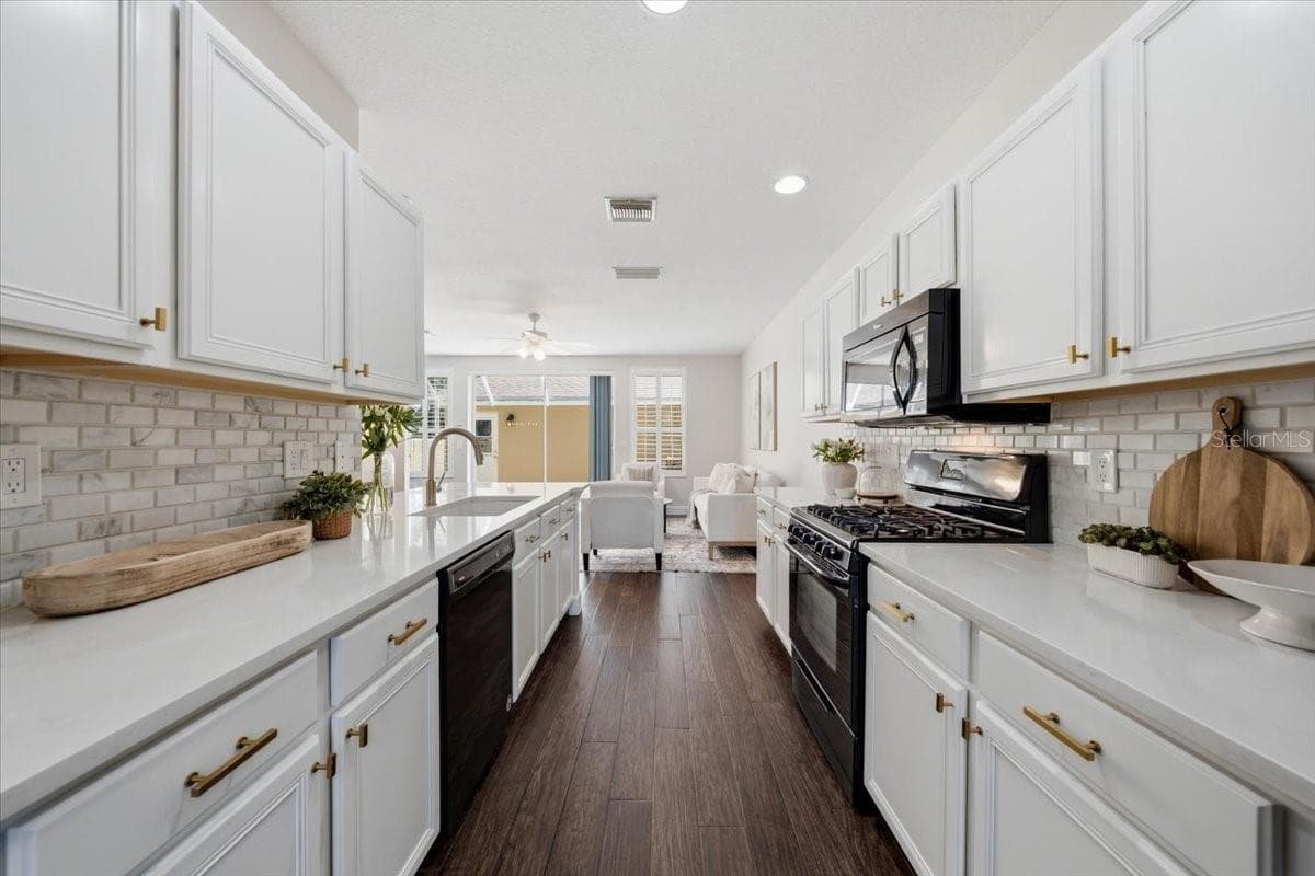 9530 PARK VILLAGE DRIVE — photo 3 of 32