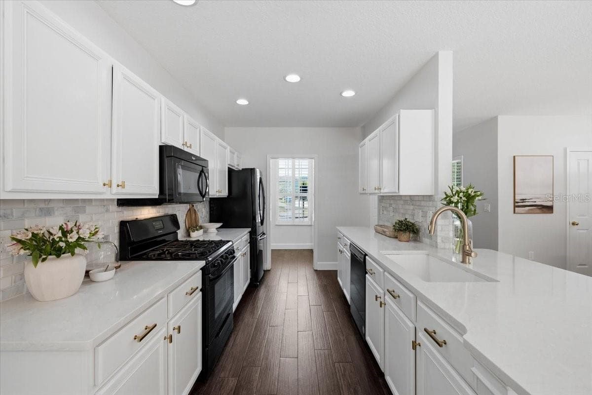 9530 PARK VILLAGE DRIVE — photo 7 of 32