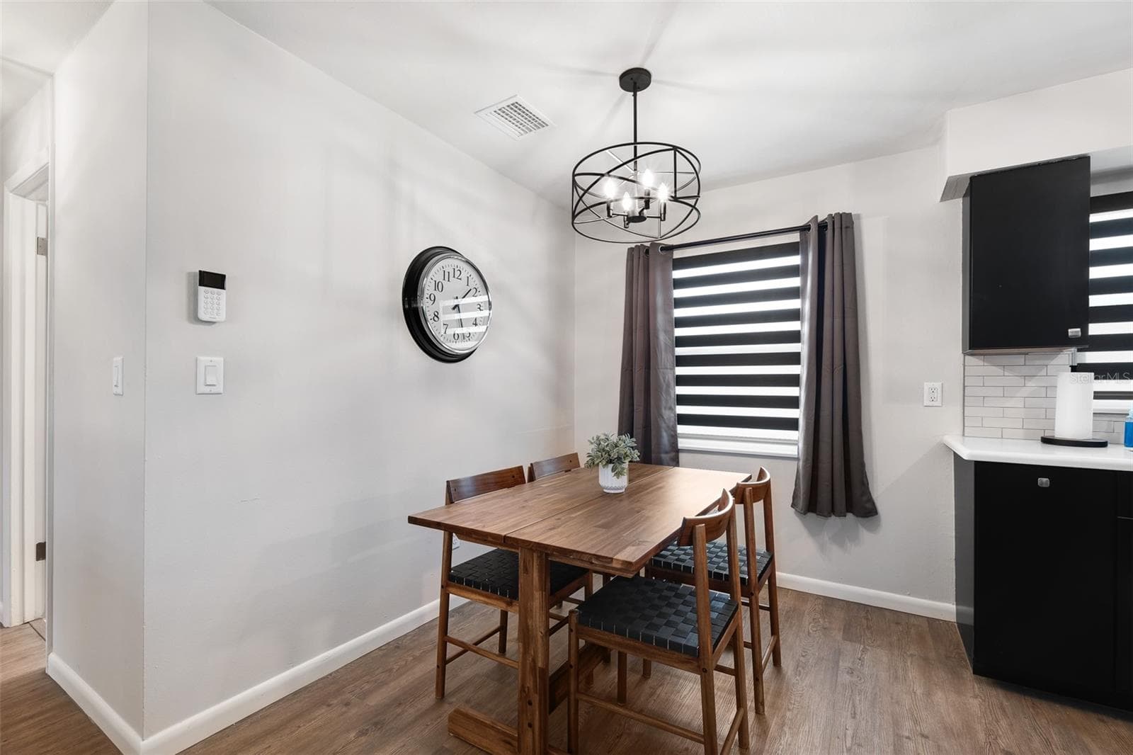 2910 DADE AVENUE — photo 7 of 39