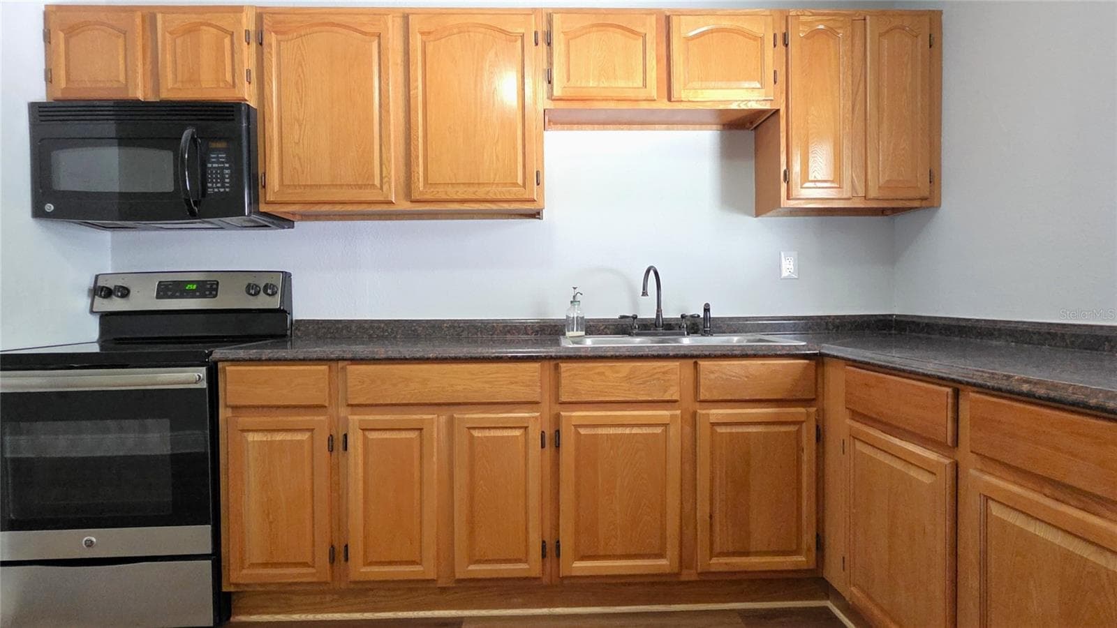 4110 LEONARD STREET — photo 8 of 48