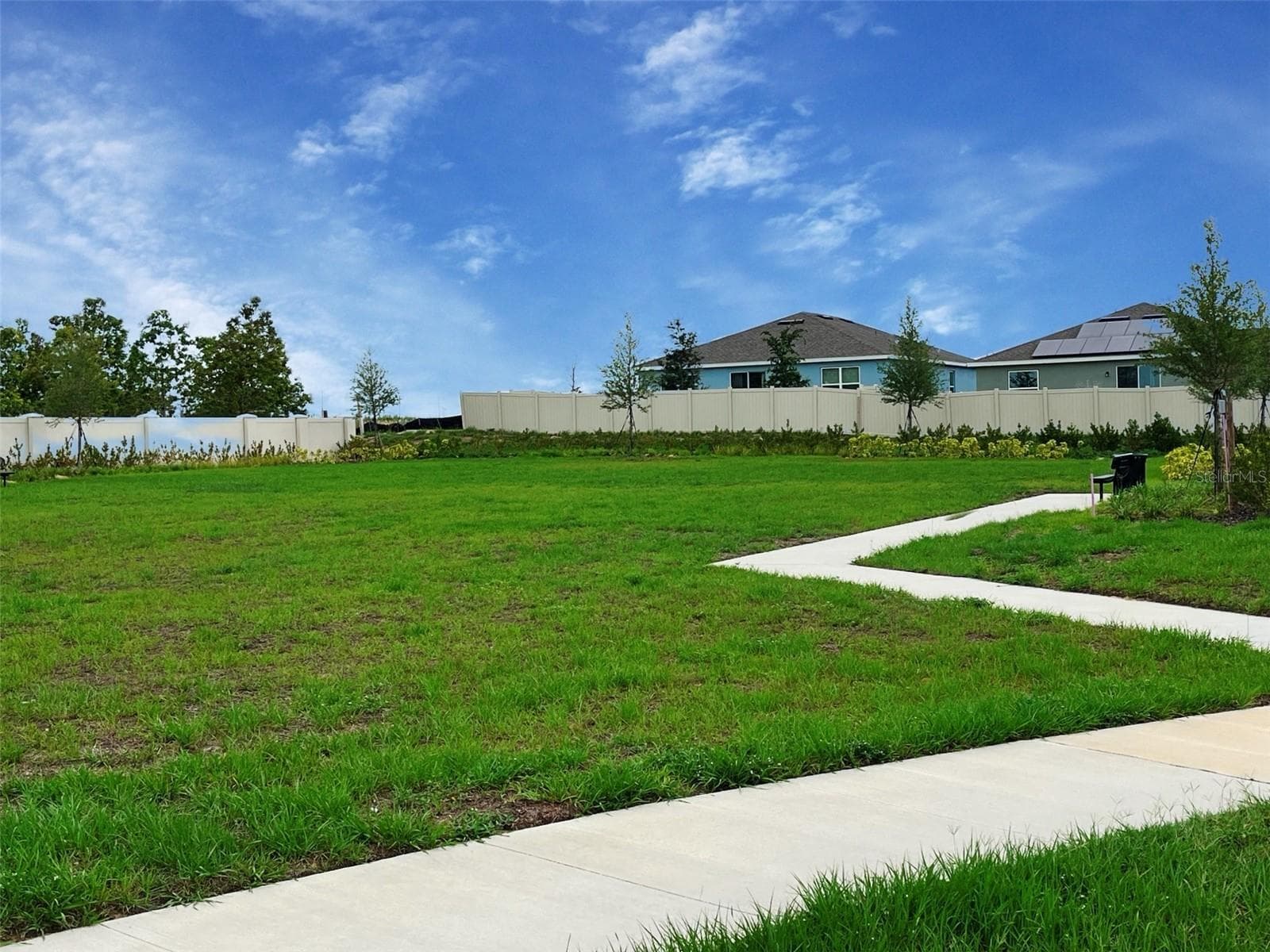 466 MARION LOOP — photo 4 of 6
