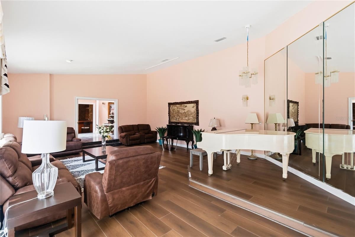 593 DUNMAR CIRCLE — photo 10 of 67