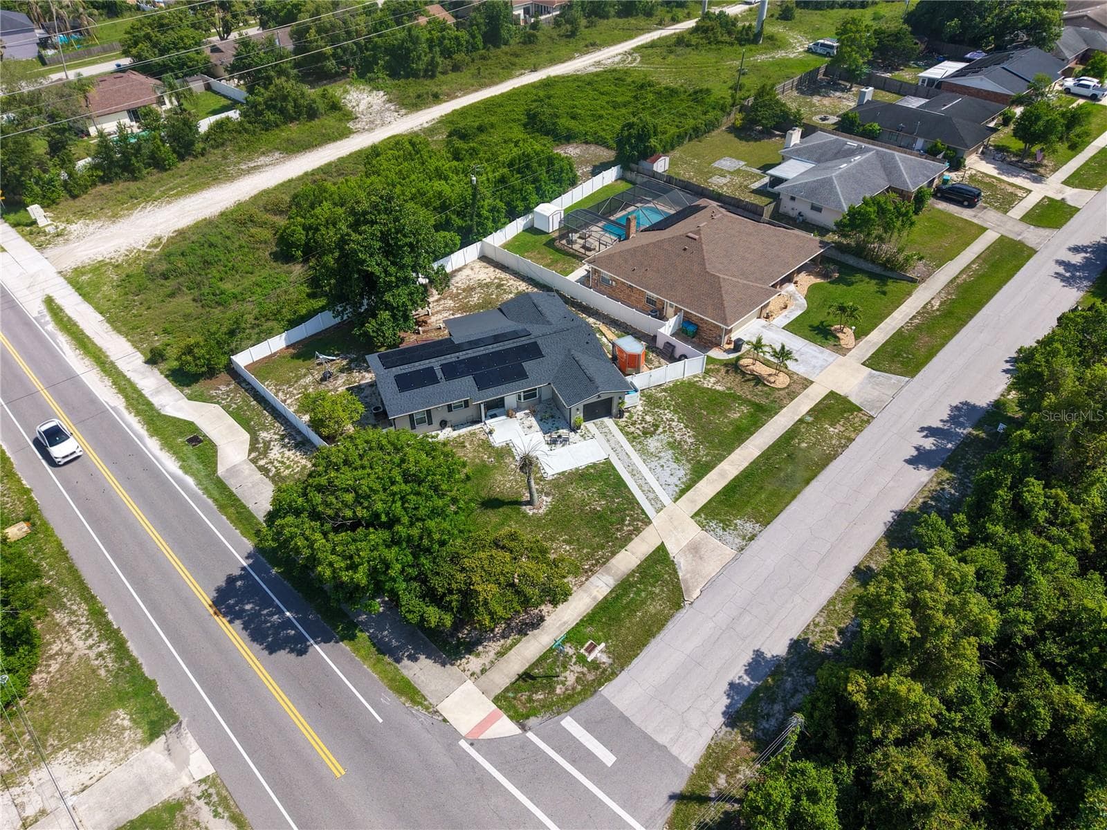 2067 BARLINGTON DRIVE — photo 39 of 41