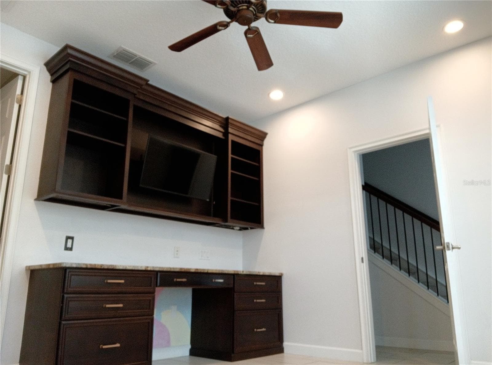 933 BRUTUS TERRACE — photo 3 of 12
