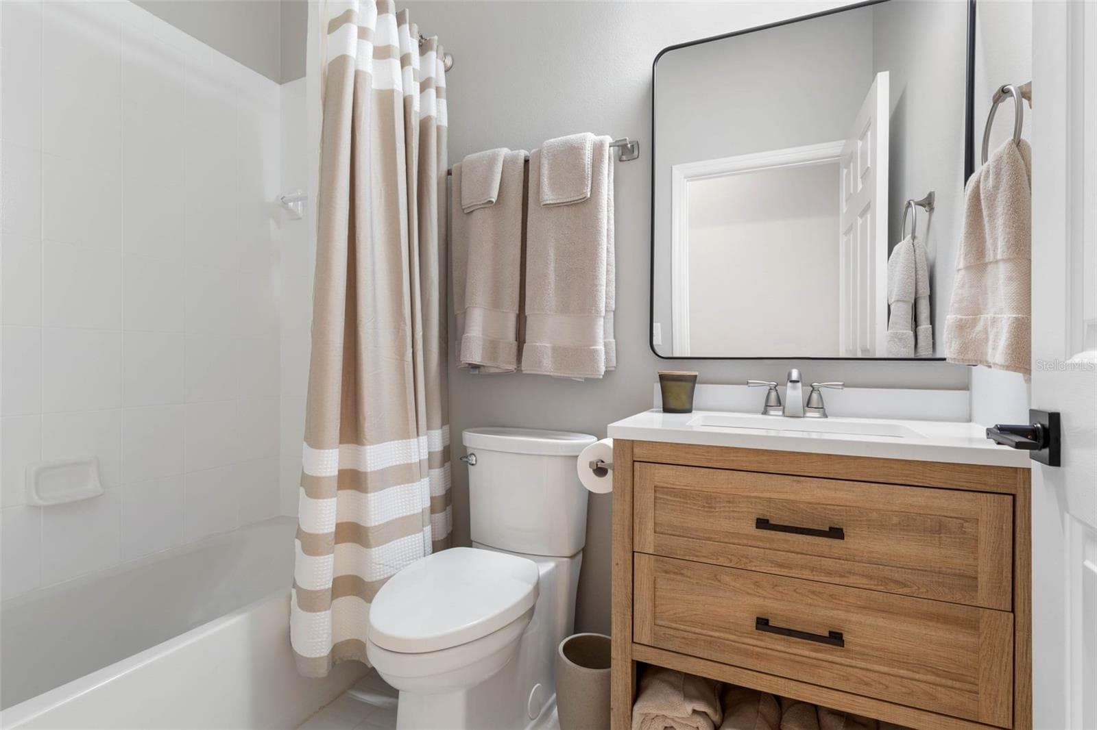 1117 HANSBERRY COURT — photo 12 of 57