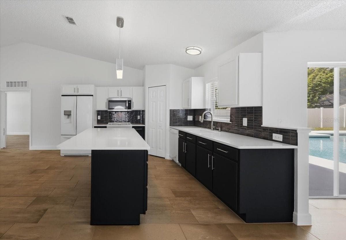41 ZEPHYR LILY TRAIL — photo 15 of 61