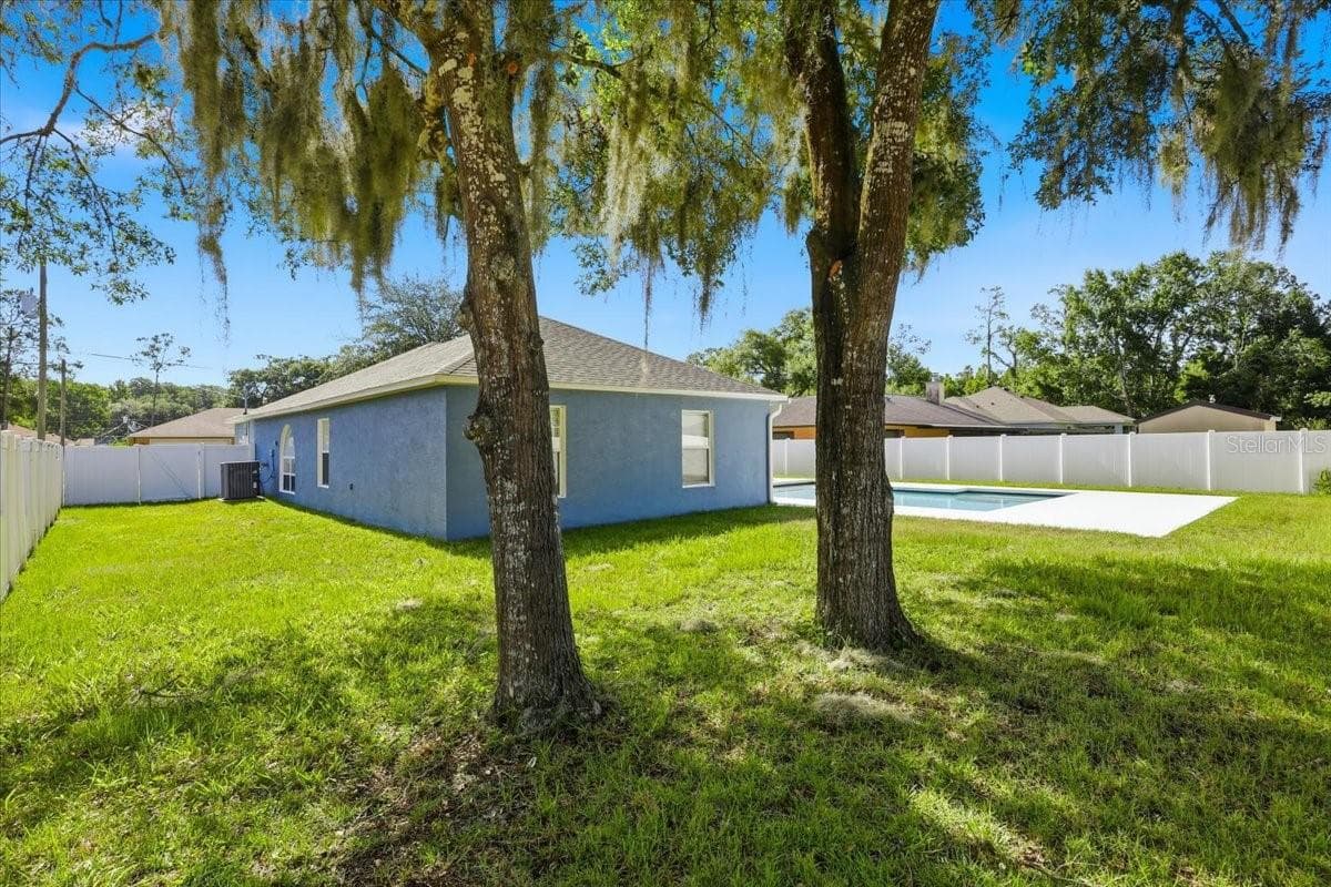 41 ZEPHYR LILY TRAIL — photo 30 of 61