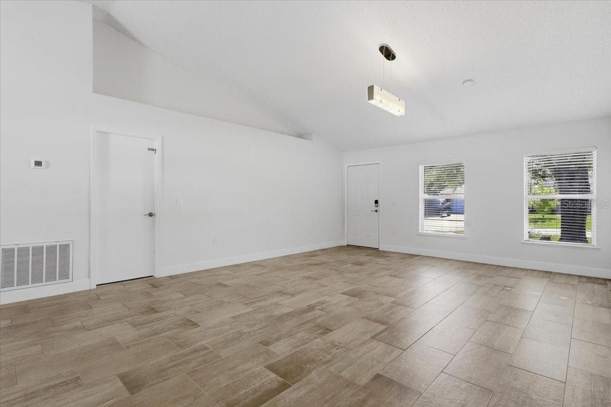 41 ZEPHYR LILY TRAIL — photo 13 of 61