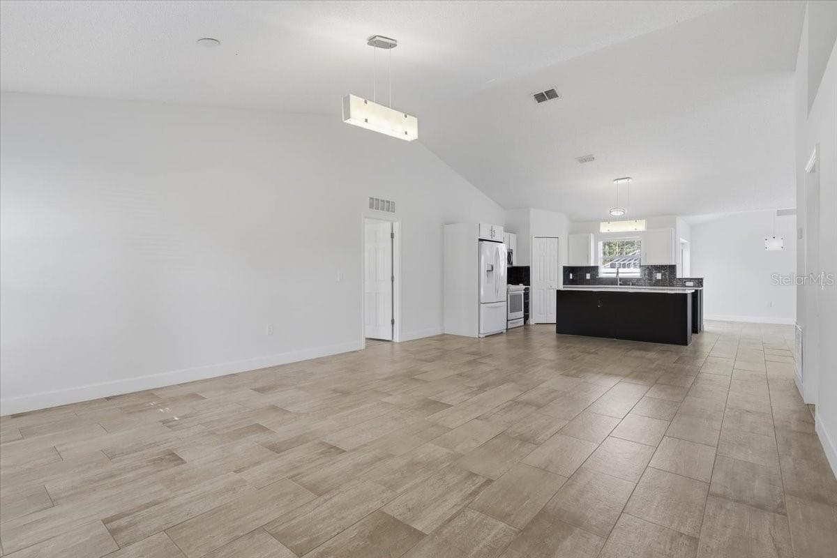 41 ZEPHYR LILY TRAIL — photo 11 of 61