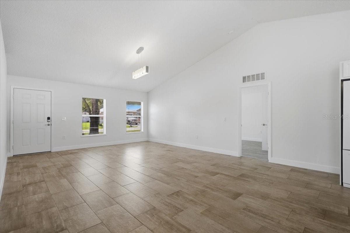 41 ZEPHYR LILY TRAIL — photo 12 of 61
