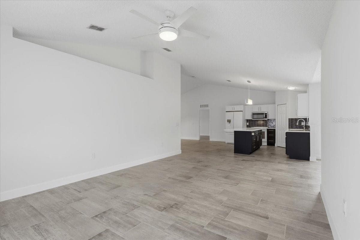 41 ZEPHYR LILY TRAIL — photo 22 of 61