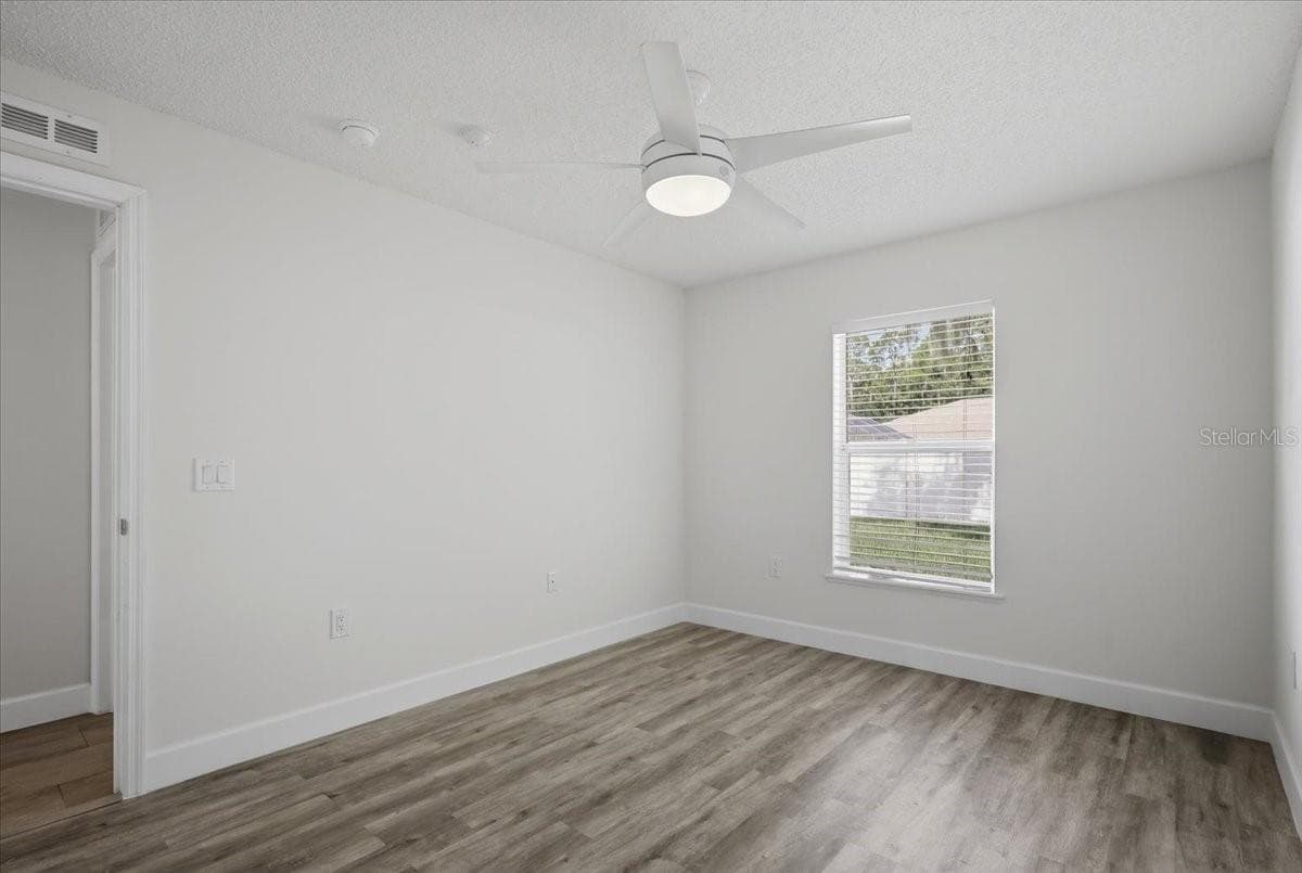 41 ZEPHYR LILY TRAIL — photo 44 of 61
