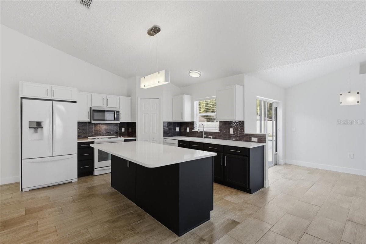 41 ZEPHYR LILY TRAIL — photo 17 of 61