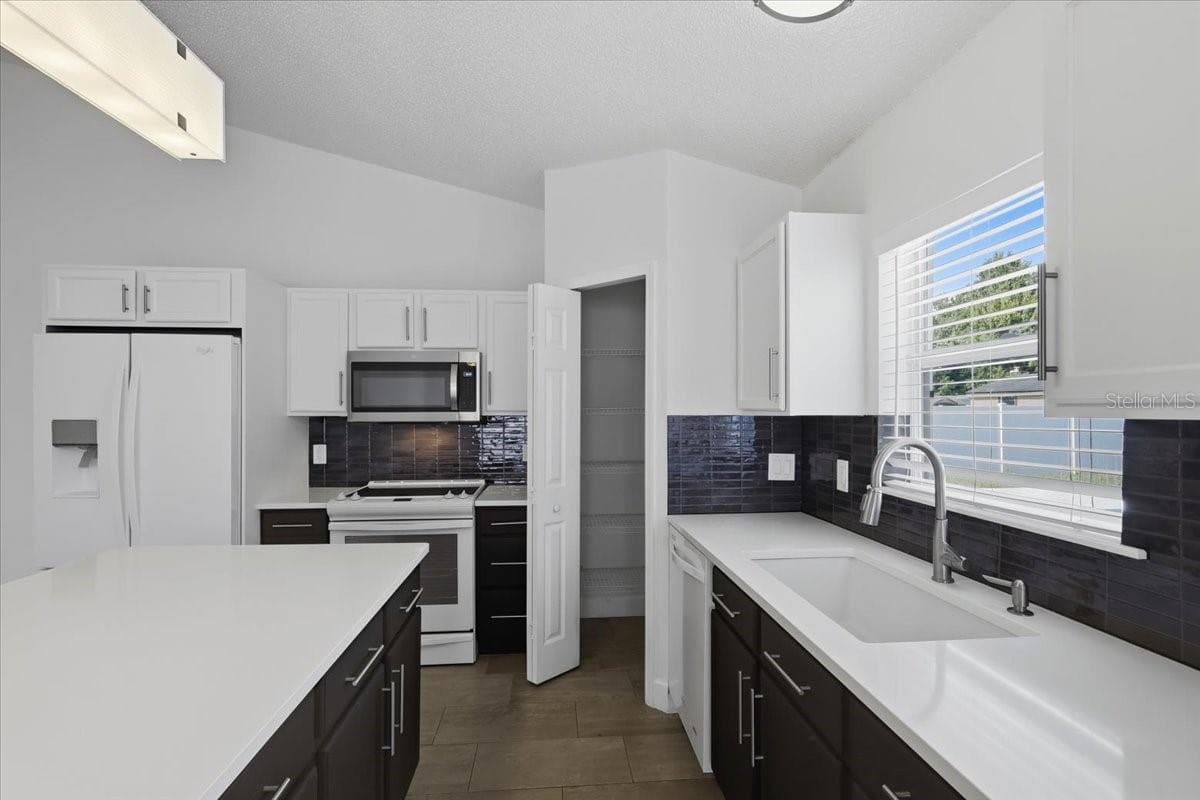41 ZEPHYR LILY TRAIL — photo 20 of 61