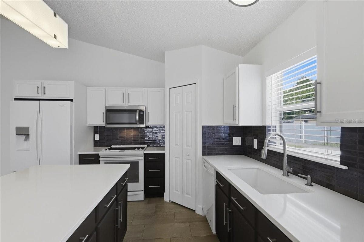 41 ZEPHYR LILY TRAIL — photo 19 of 61