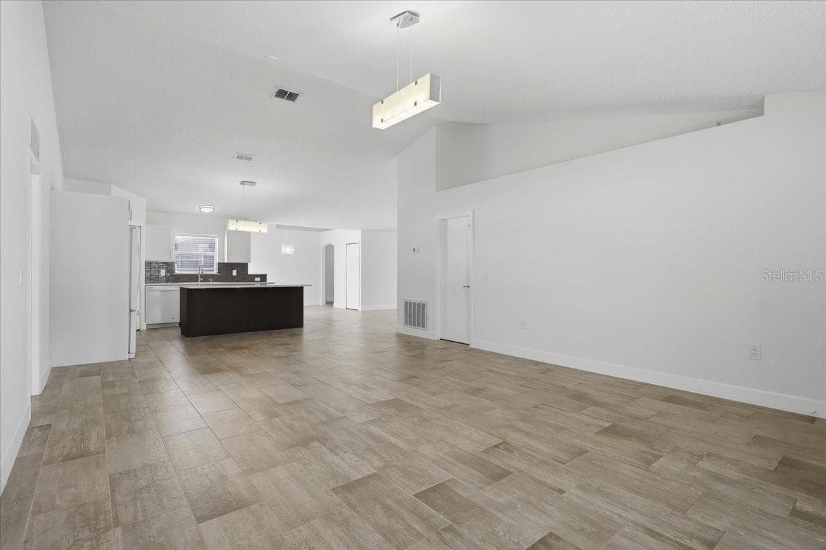 41 ZEPHYR LILY TRAIL — photo 14 of 61