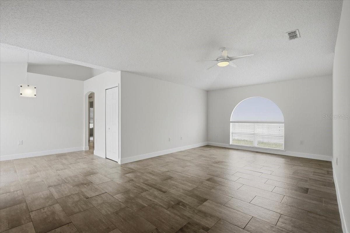 41 ZEPHYR LILY TRAIL — photo 23 of 61
