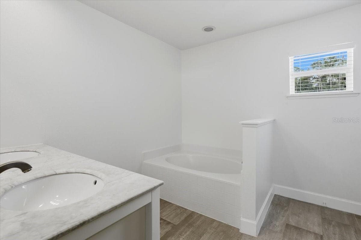41 ZEPHYR LILY TRAIL — photo 36 of 61