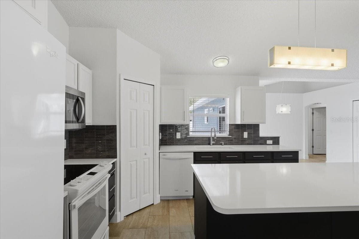41 ZEPHYR LILY TRAIL — photo 18 of 61