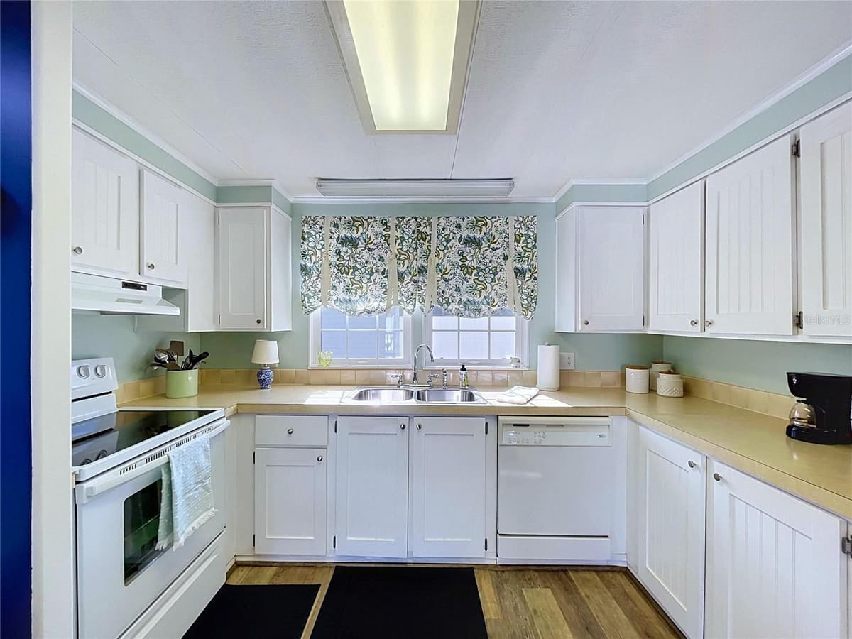 2055 FLORAL AVENUE — photo 19 of 54
