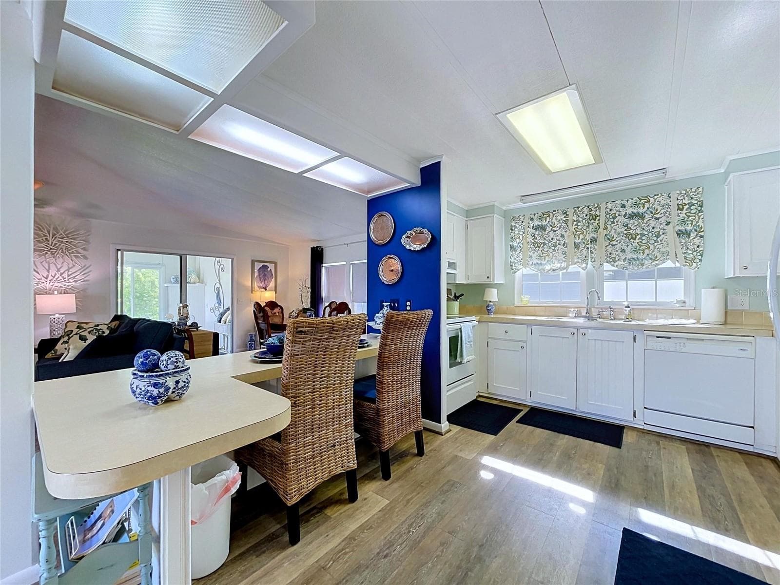 2055 FLORAL AVENUE — photo 18 of 55