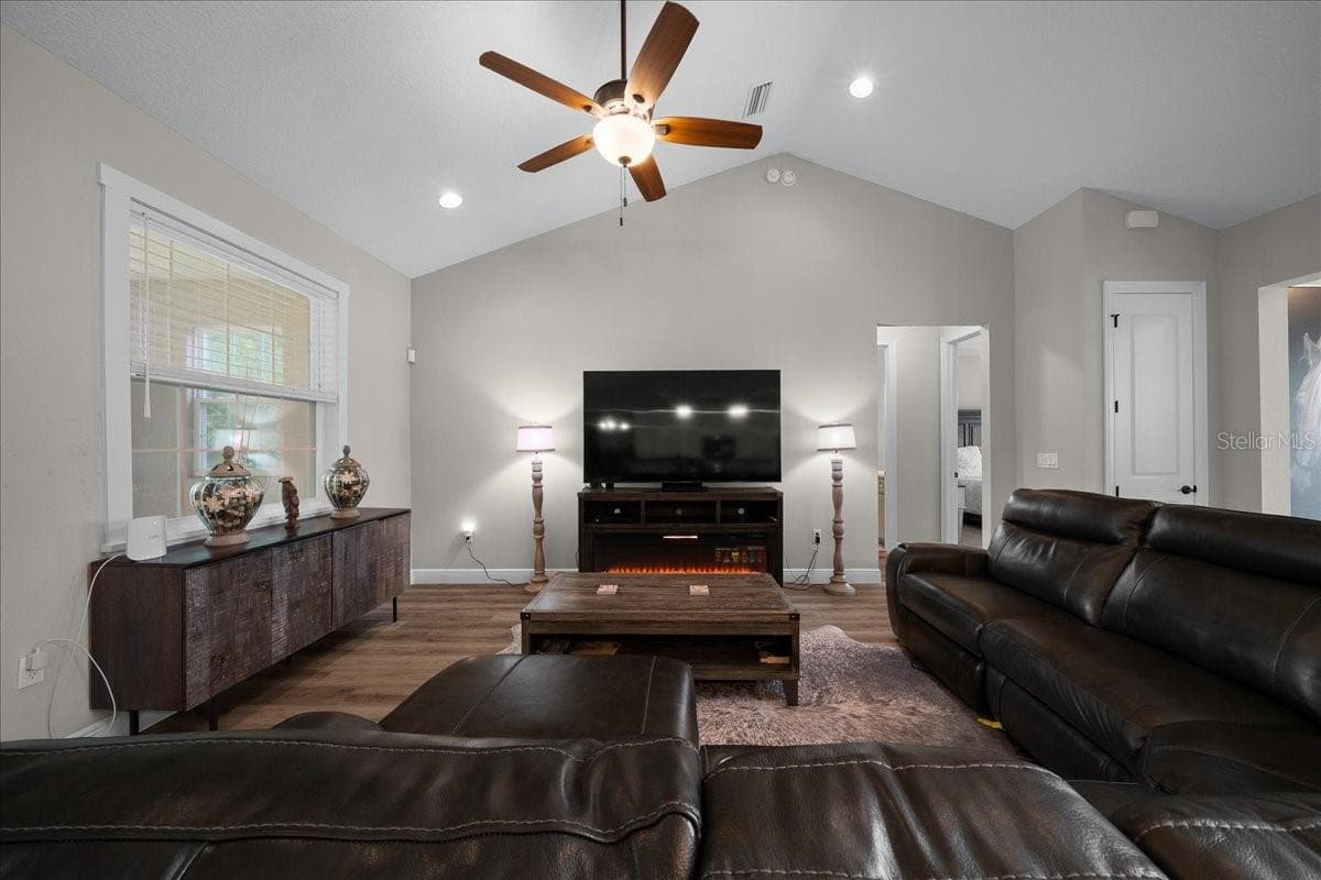 10584 53RD CIRCLE — photo 33 of 72