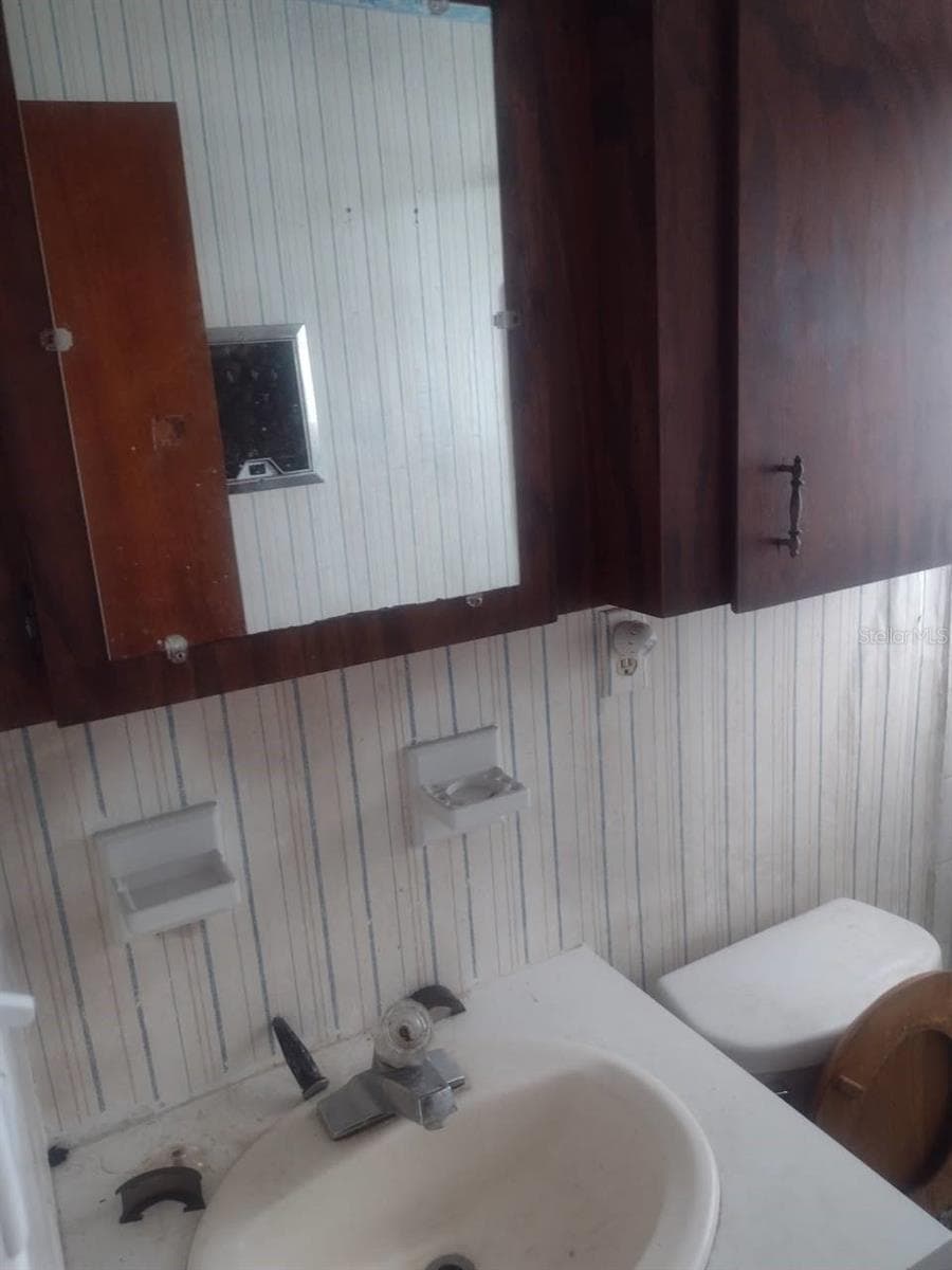 107 LEONA DRIVE — photo 5 of 8